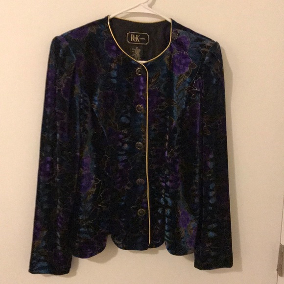 Beautiful embossed jacket. - Picture 2 of 3